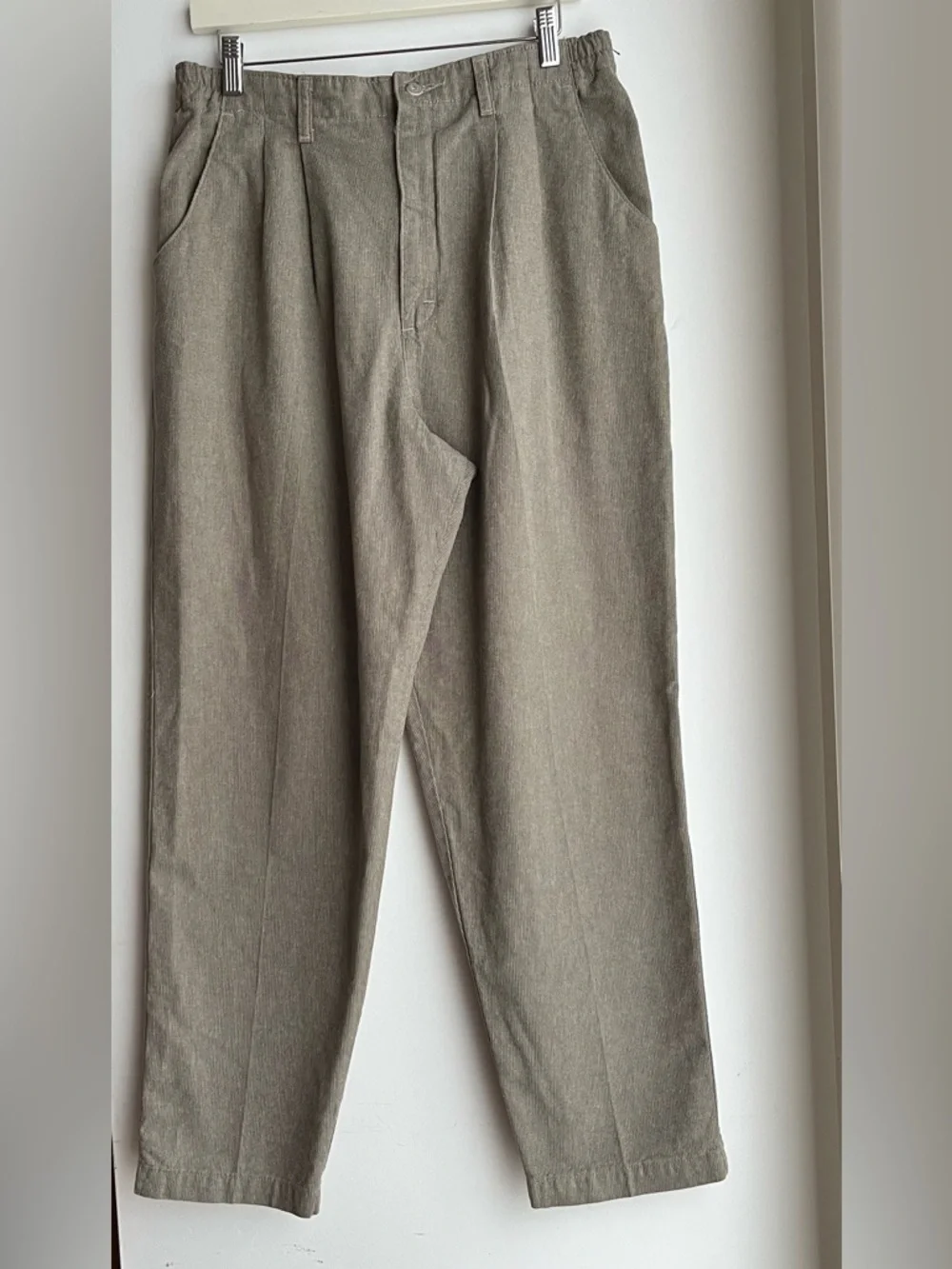 Lee Casuals Khaki Pleated Pants Relaxed Fit 31x30 Wrinkle Free